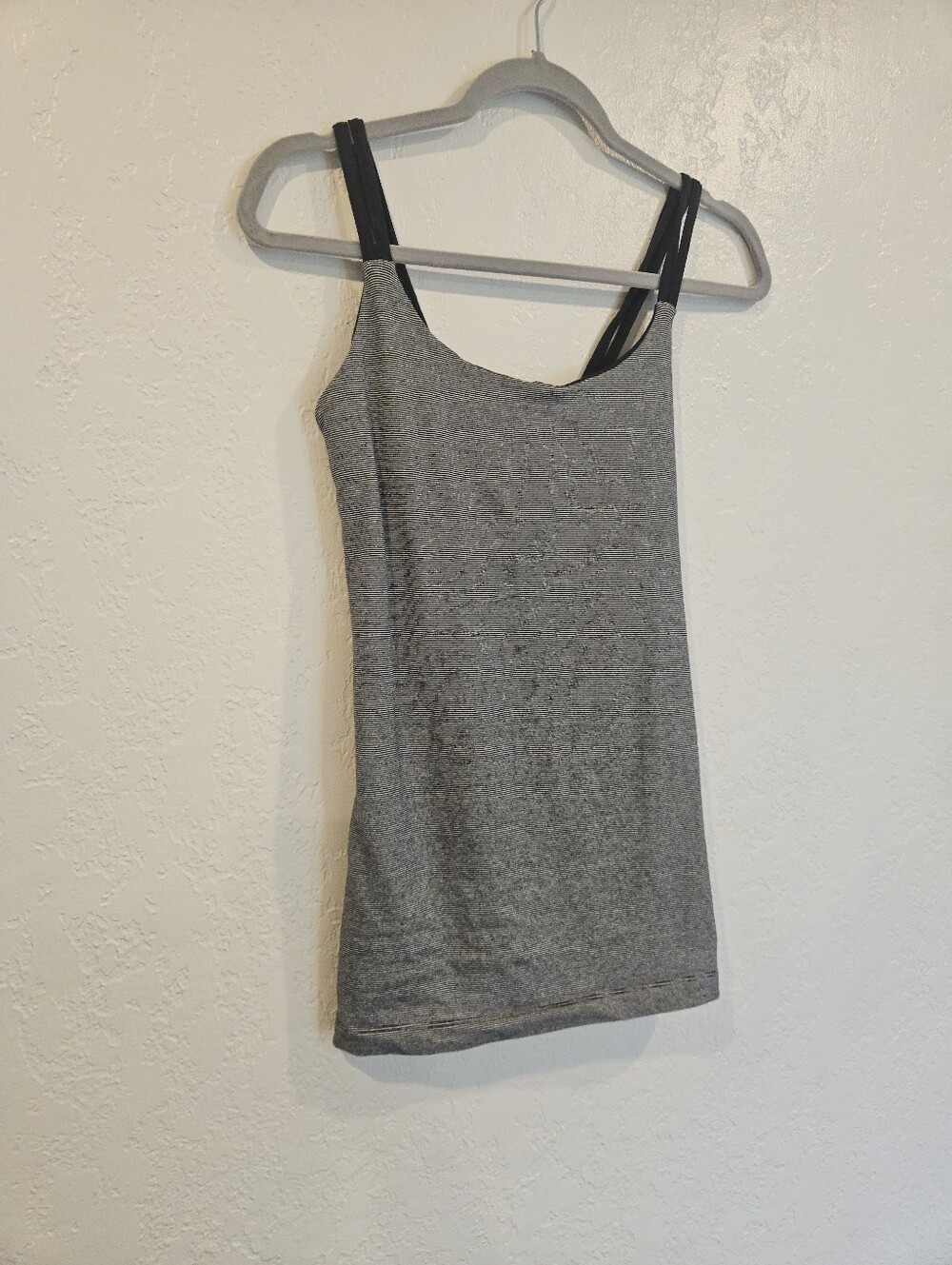 Patagonia Cross Back Athletic Tank Top Grey Black Striped Size L - Inbuilt Bra.